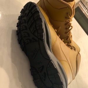 Boys Nike boots